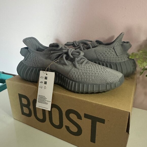Yeezy 350 - Grey - Women's Size 6 - Picture 7 of 7